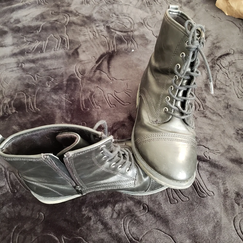 Madden Girl charcoal combat
